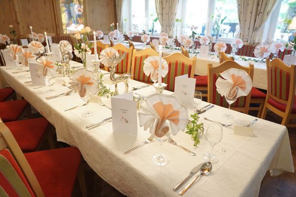Tafel im Speisesaal Tafel im Speisesaal