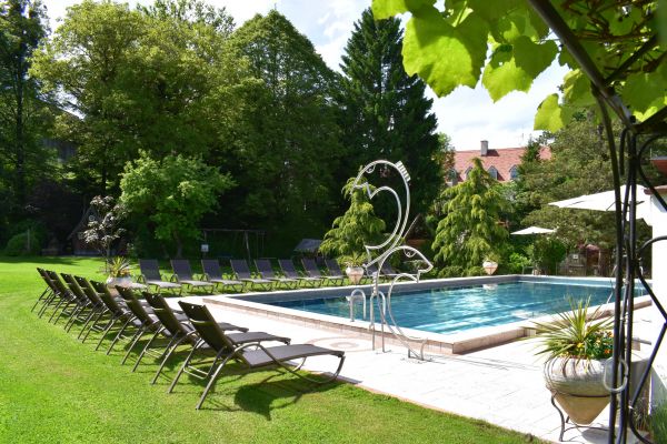 Schwimmbad mit Dusche Schwimmbad mit Dusche