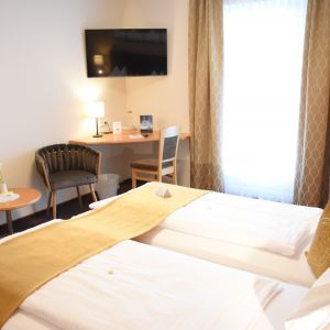 doppelzimmer mit gemuetlicher sitzecke